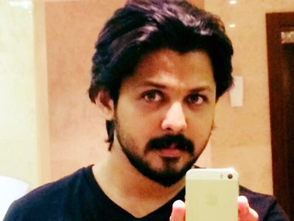 മോഹന്ലാലിനെ കെട്ടിപ്പിടിക്കണം