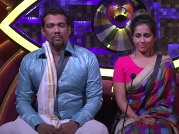 ചെരുപ്പെറിഞ്ഞ് അപമാനിച്ചു