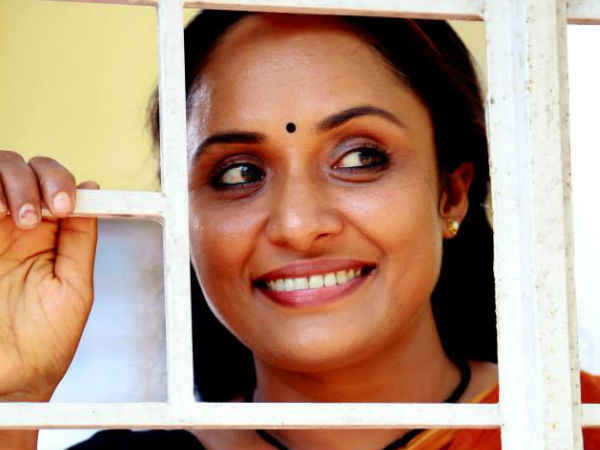 അവാര്ഡ് വാങ്ങിപ്പിച്ചു