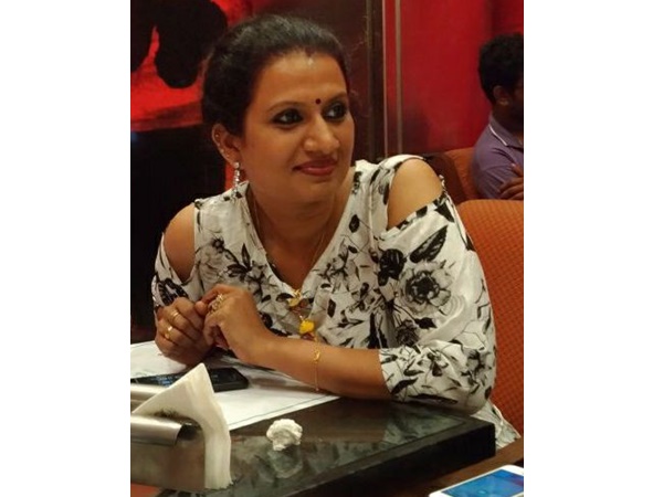 ജിമ്മിലും മേക്കപ്പെന്ന വിമര്ശനം