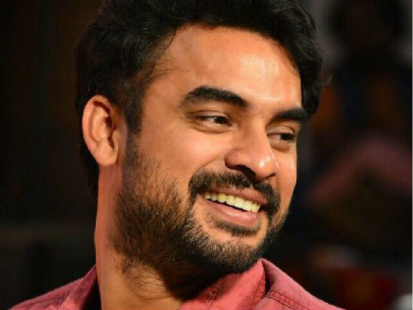 കേന്ദ്രത്തിനെ ട്രോളി ടൊവിനോ