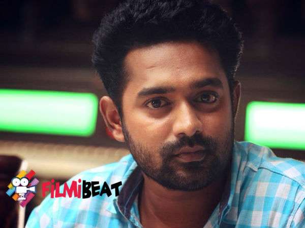 ആസിഫും ബാലു വര്ഗീസുമെത്തി