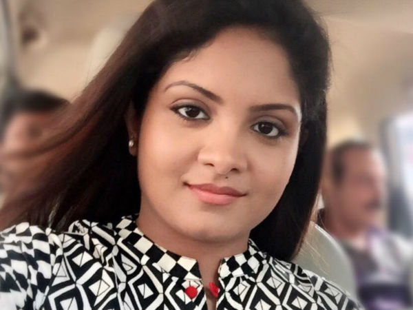 ദീപ്തിയുടെ പിന്നില്