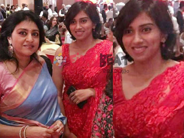 സന്തോഷത്തോടെ പാര്വതി