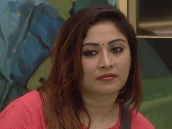 സമാധാനിപ്പിക്കാൻ ശ്രമിച്ചു