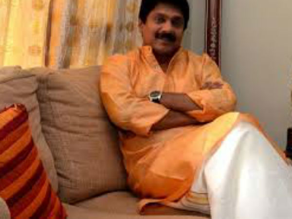 മകന് പുരസ്കാരം നല്കി വേണുഗോപാല്