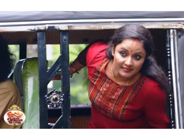 പടവലത്തമ്മയുടെ നിറം