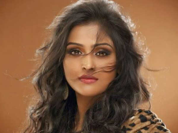 നടിമാർ പുറത്ത്