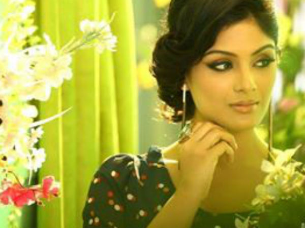 നായകനെ തല്ലുന്ന നായിക
