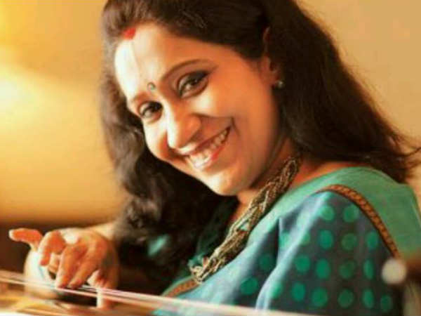 സുജാത കൊട്ടിപ്പിടിച്ചു