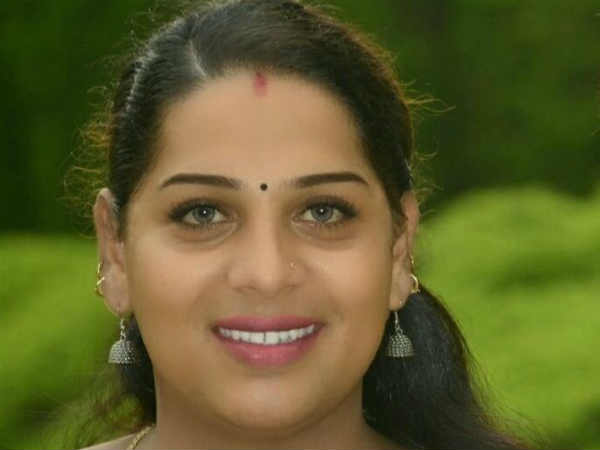 ദിയ സന സോഷ്യൽ ആക്ടിവിസ്റ്റാണ്