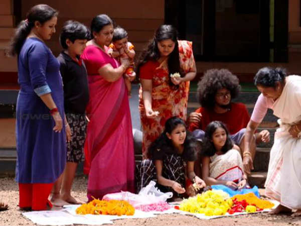 ആഘോഷം പടവലത്തെ വീട്ടില്