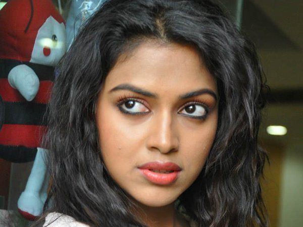 അമല പോള് ഞെട്ടിച്ചു