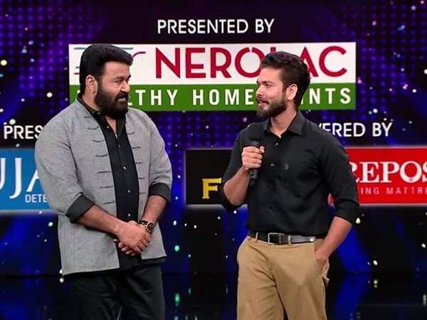 പക്ഷാപാതം കാണിക്കുന്നു...