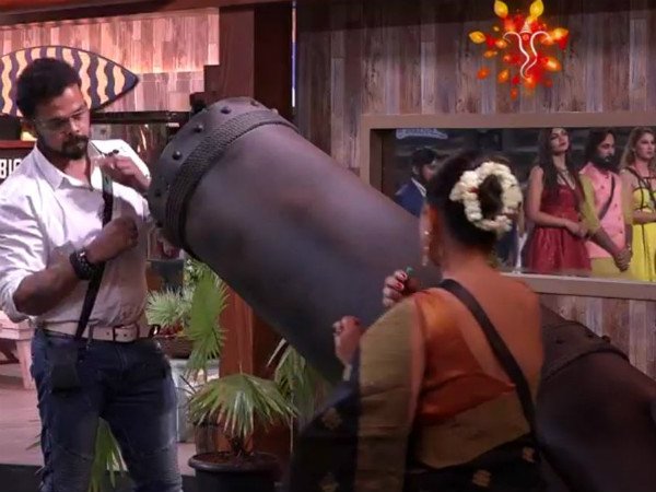 ശിക്ഷ സ്വീകരിക്കാനായി മുന്നോട്ട്