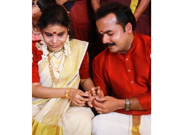 ആത്മവിശ്വസത്തോടെ പ്രിയ ഗായിക