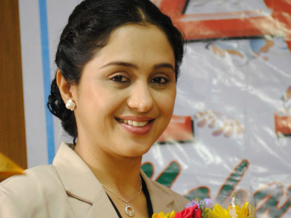 സഹനടിയായി തിളങ്ങുന്നു