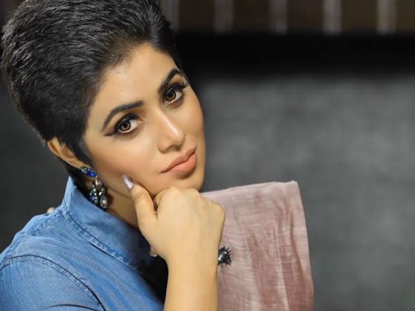 ആ സംബോധനയില് എന്ത് തെറ്റാണ്?