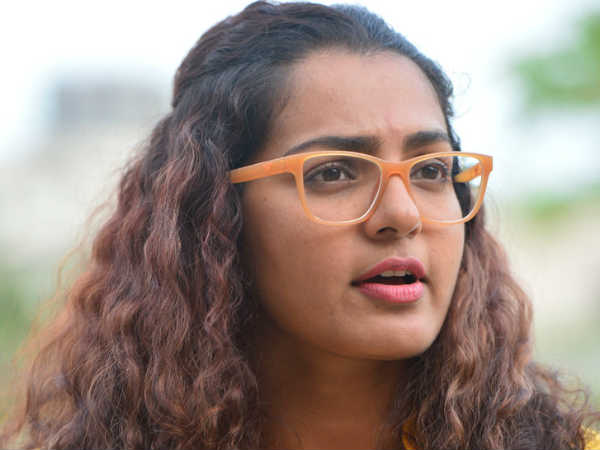 അതിജീവിച്ച നടിയ്ക്ക് നേരേയും ആരോപണം