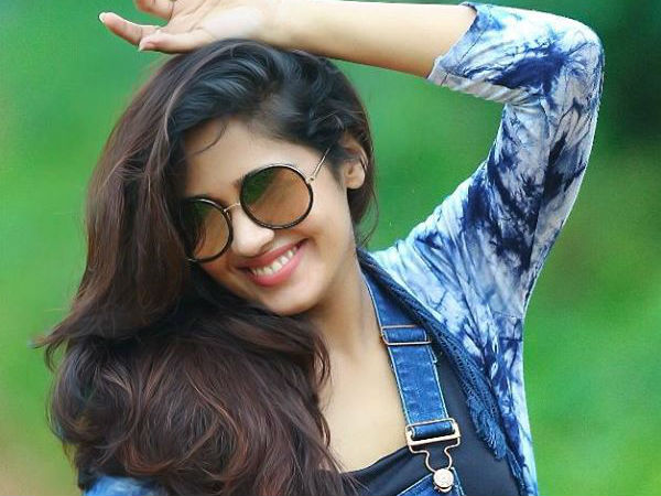 ഇഷ്ടപ്പെടാത്ത സിനിമയെ പുകഴ്ത്തി പറഞ്ഞിട്ടുണ്ടോ?