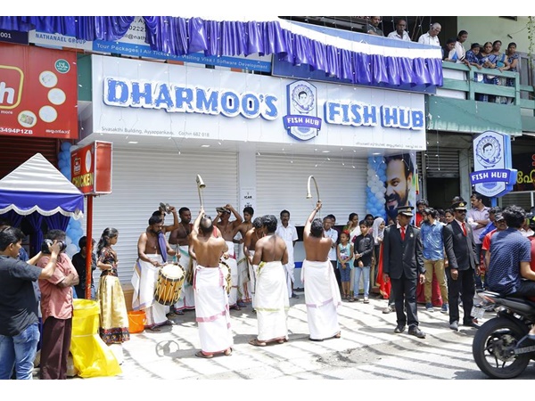 സുഹൃത്തുക്കള്ക്കൊപ്പം