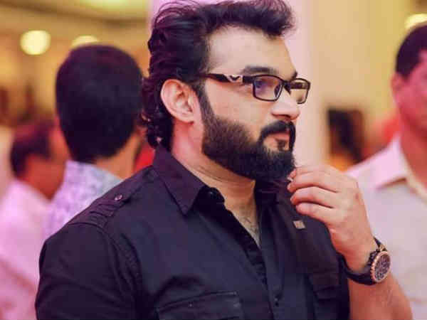 ഷിയാസിനെ അനുകരിച്ചു