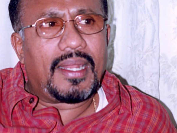 നടൻ രതീഷ് രൂപ മറിച്ചു