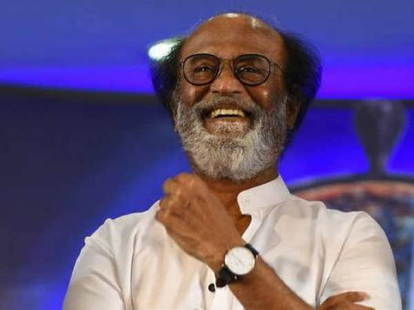 പോയ്സ് ഗാർഡന് മുന്നിൽ