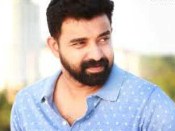 നായകൻ പ്രതിനായകൻ