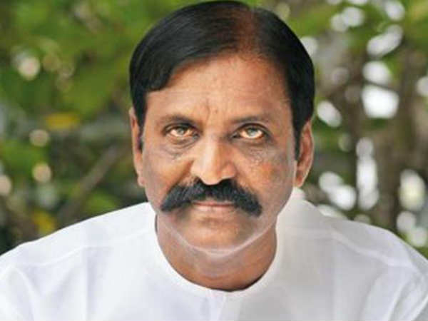 കെട്ടിപ്പിടിച്ച് ചുംബിച്ചു