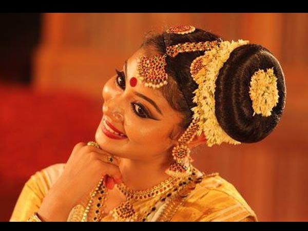 നൃത്തത്തിലൂടെ തുടക്കം