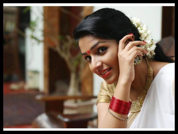 മികച്ച നടിയായി