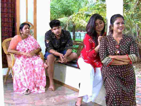 മീനാക്ഷിയുടെ അവസ്ഥ