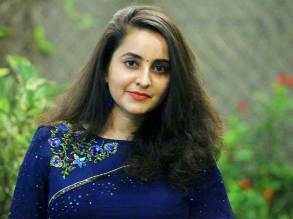 നിഷ്കളങ്ക വേഷങ്ങള്