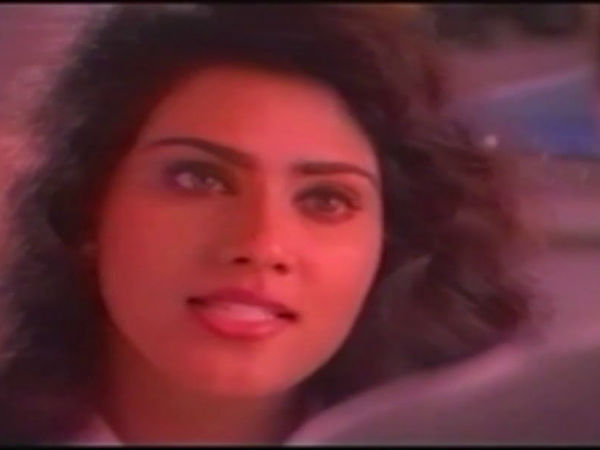 അനൂര മുഖര്ജി (ദ കിങ്)