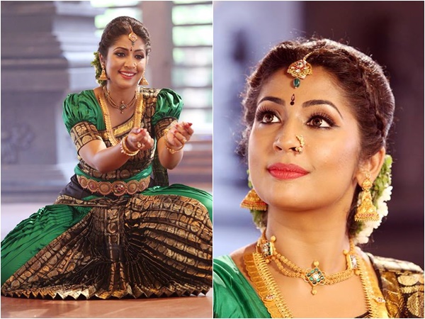 നവ്യ നായര്