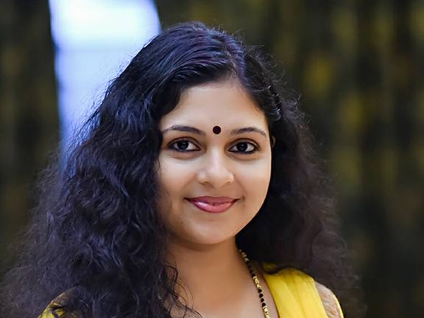 ടെലിവിഷന് അവതാരകയായും തിളങ്ങി