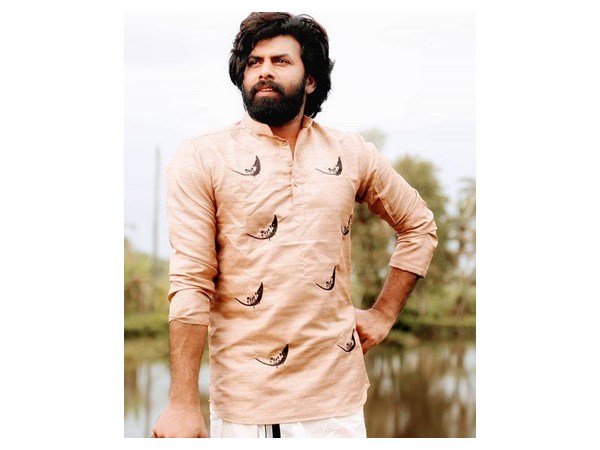 സണ്ണി വെയ്ന് തമിഴിലേക്ക്