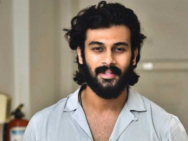 കെ ക്യൂവിൽ നായകനായത്