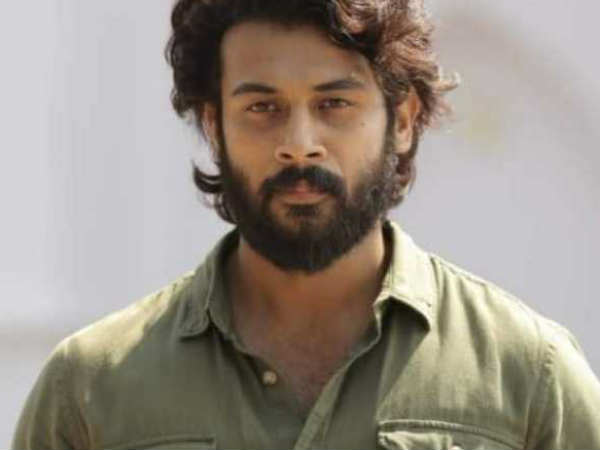 കവിളൊക്കെ വച്ച് വയറൊക്കെ ചാടി