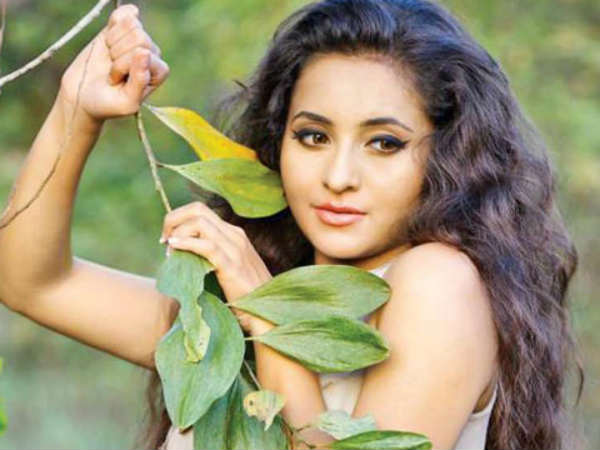 സംവിധായകനെ തല്ലി