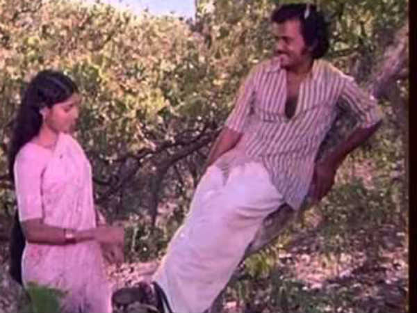 ഒരു വട്ടം കൂടിയാ വിദ്യാലയത്തിരുമുറ്റത്തെത്തുവാന് മോഹം.