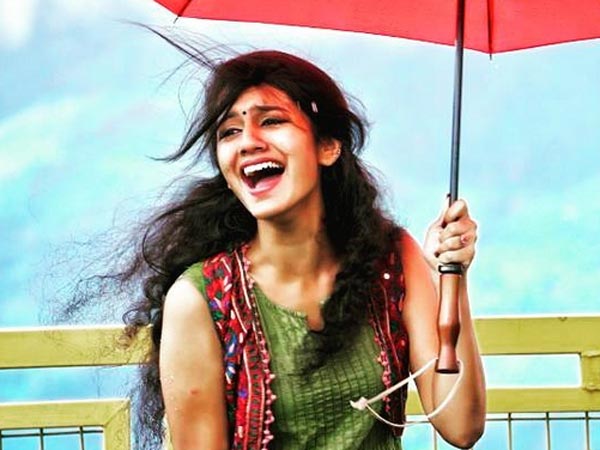 ആട്ടം മാത്രമല്ല പാട്ടും