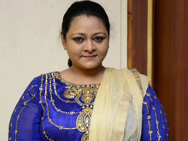 വ്യത്യസ്ത വേഷങ്ങൾ