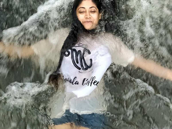 ഹോട്ട് ലുക്കിൽ അഭയ