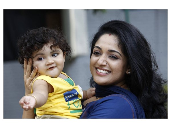 കാവ്യ മാധവനൊപ്പമുള്ള കുഞ്ഞ്