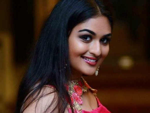 പ്രയാഗയെ വാഴ്ത്തി താര പുത്രൻ