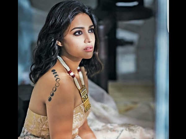 ആദ്യം സ്വരം കടുപ്പിച്ച് സ്വര