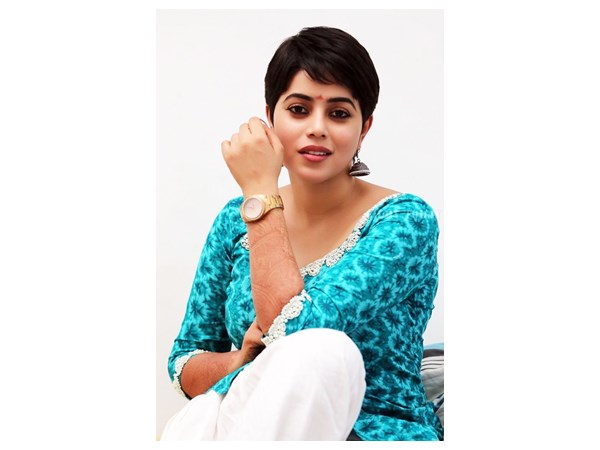 നര്ത്തകിയില് നിന്നും അഭിനേത്രിയിലേക്ക്