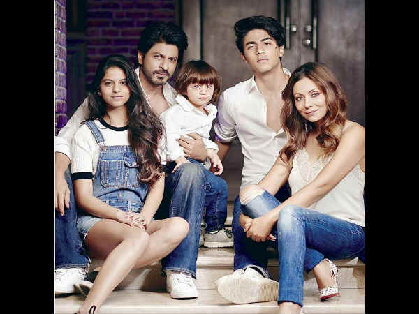 shahrukhkhan-gaurikhan-aryankhan shahrukhkhan-gaurikhan-aryankhan